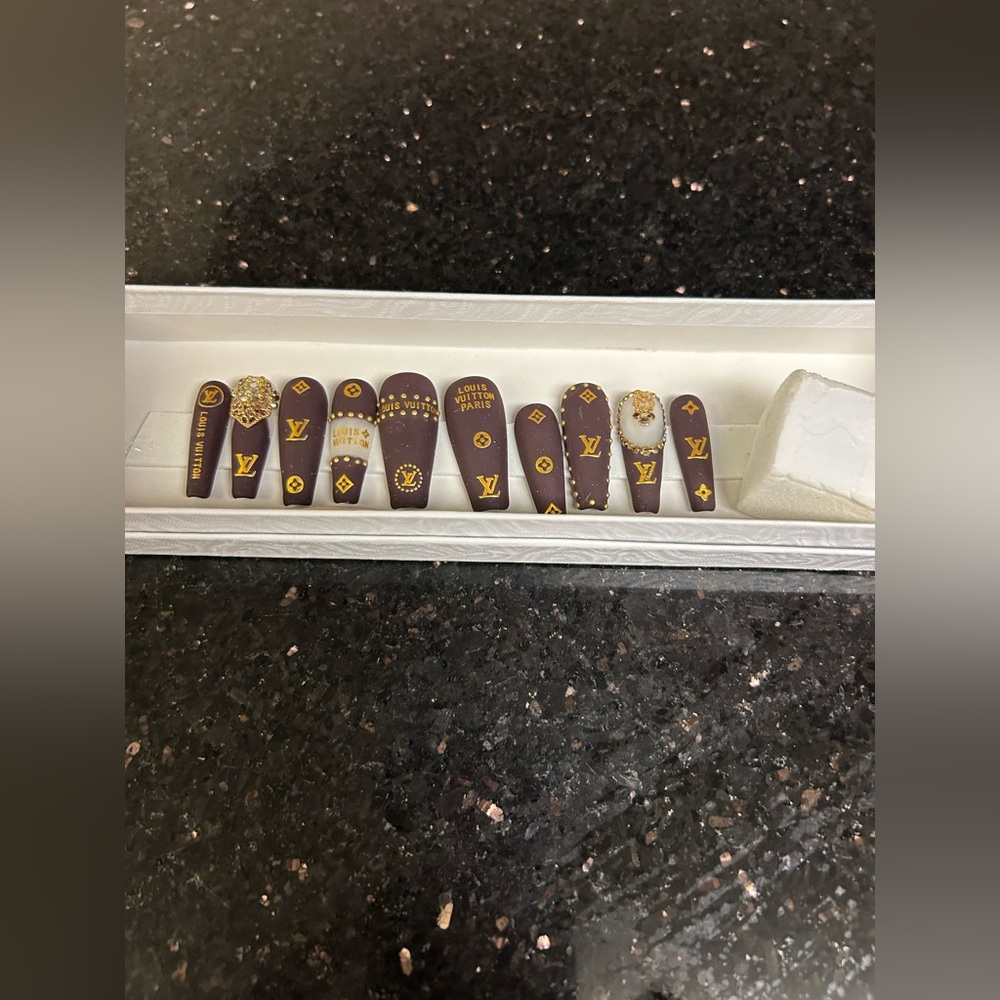 Louis Vuitton Press On Nails 💅🏼